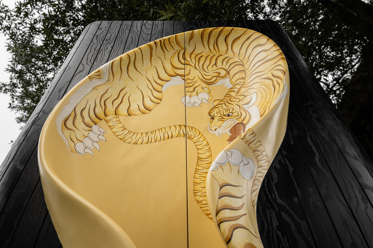 Roar cabinet