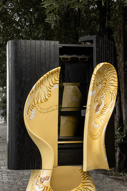 Roar cabinet