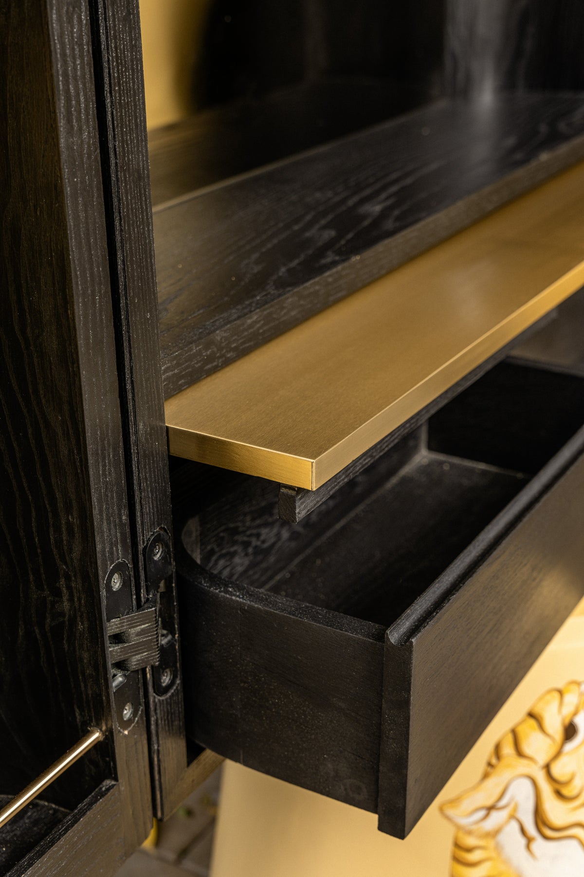 Roar cabinet
